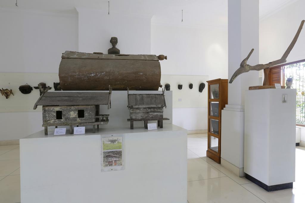 Alam Puri Art Museum Resort & Spa Denpasar Exterior foto